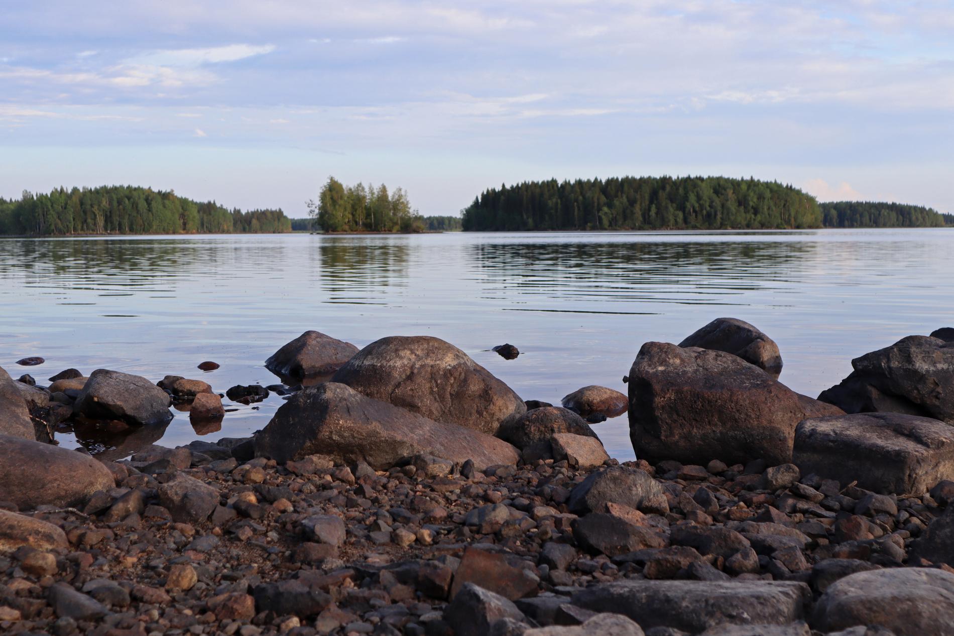 Haapajärven tekojärven kivikkoinen ranta