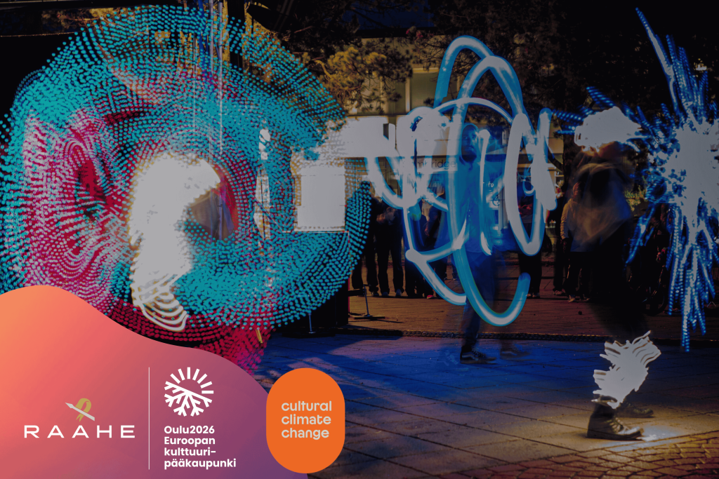 Kolme henkilöä esittämässä valotaidetta.