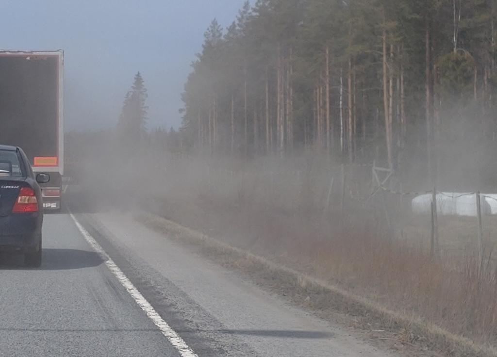 Kuvituskuva / Anu Kiviniitty Liikenteen nostattamaa pölyä