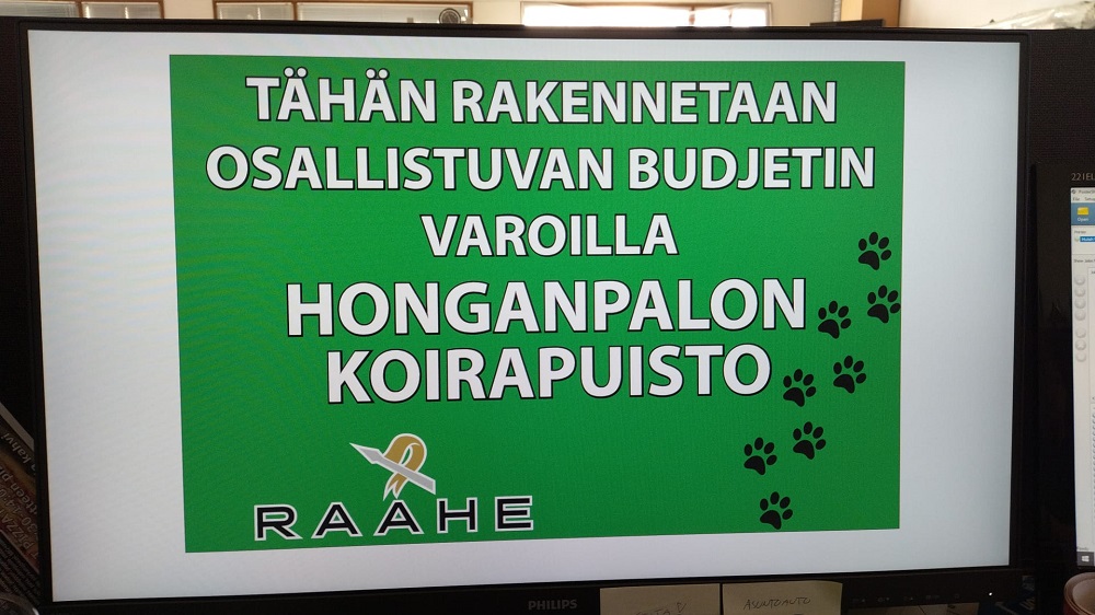 Koirapuiston työmaakyltti. Koirapuiston työmaakyltti.