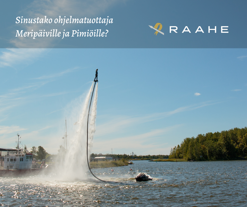Hanketoiminta ja kehittäminen etsii ohjelmatuottajia ja yhteistyökumppaneita kesän tapahtumiin. Kuva: Raahen kaupunki / Matti Hämäläinen. Kesäinen maisema Pakkahuoneen museolta merelle. Flyboard-esitys käynnissä.
