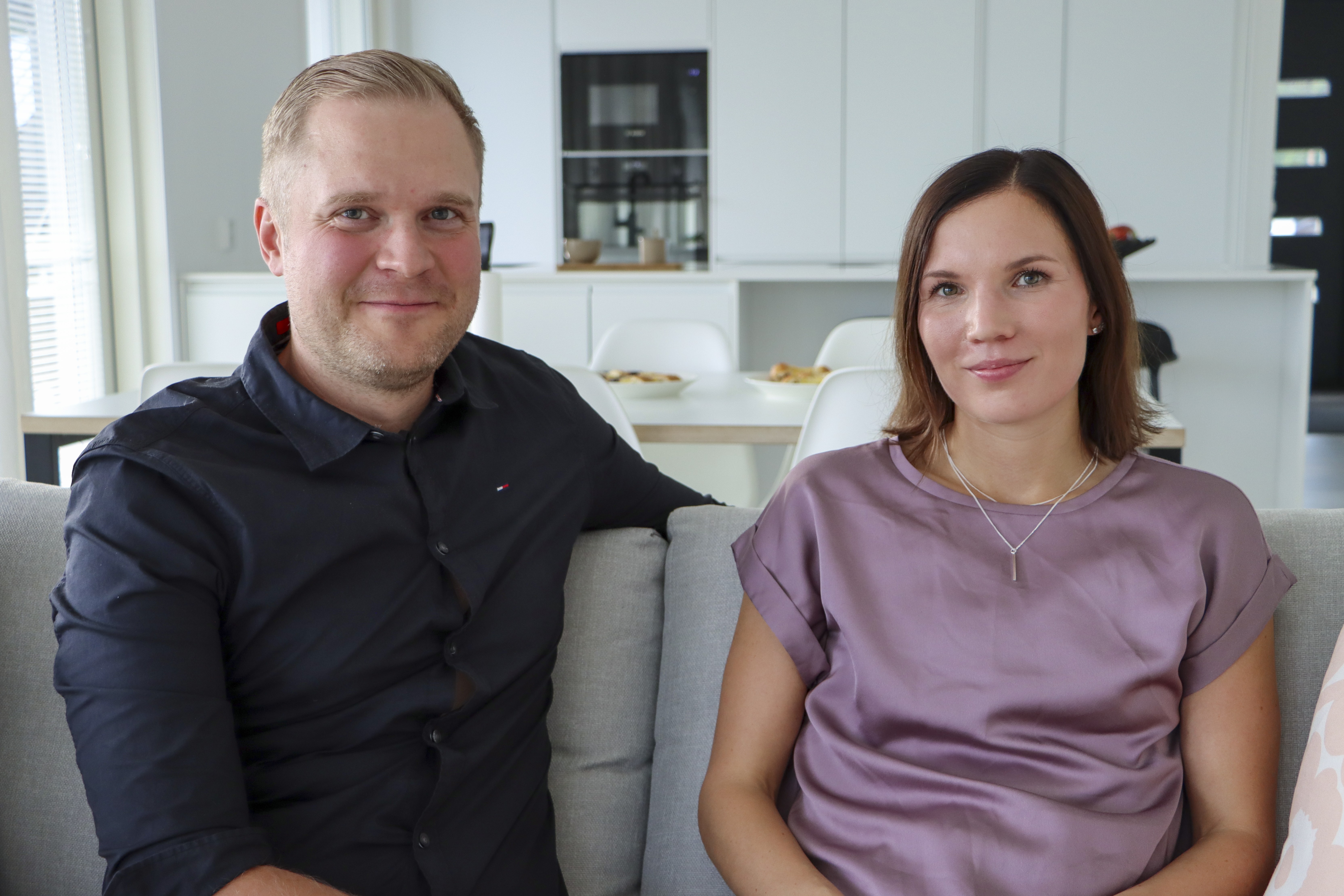 Mika ja Hannareetta tekevät etätöitä pääosin kotoaan.