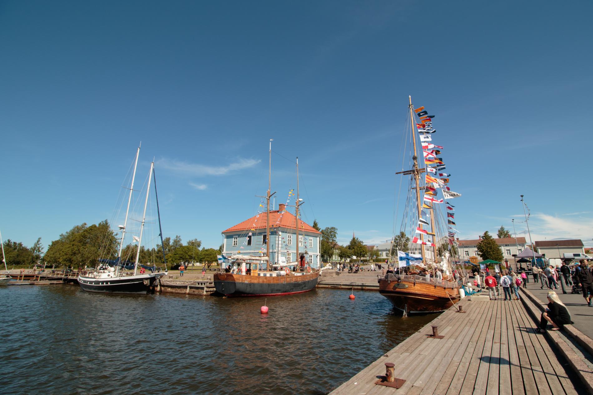 Magnificent sailing ships are on display at Raahe’s museum shore