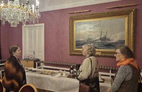 Herman af Sillénin Stridsskjutning-maalaus Raahen Raatihuoneen seinällä.