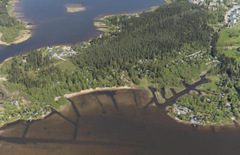 Kesäinen ilmakuva Pitkänkarin alueelta.