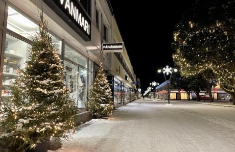 Jouluinen Raahen kävelykatu.
