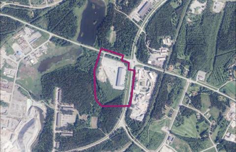 Kuva: Raahen kaupunki. Ilmakuva: MML 2024. Länsi-Kalkan teollisuusalueen kaavarajaus ilmakuvassa.