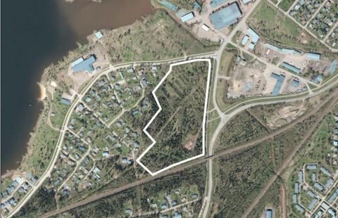 Akm 243 aluerajaus ilmakuvassa. Kuva: Raahen kaupunki, kaavoitus, 2021. Akm 243 aluerajaus ilmakuvassa