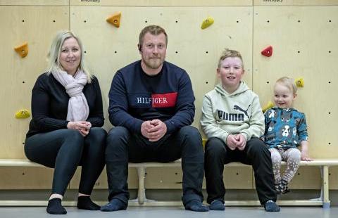 Kuva: Kaleva Media. Nelihenkinen Kyröläisten perhe.