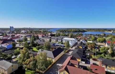 Kuva: Tarmo Somero. Kaupunkinäkymä kirkon tornista kuvattuna.