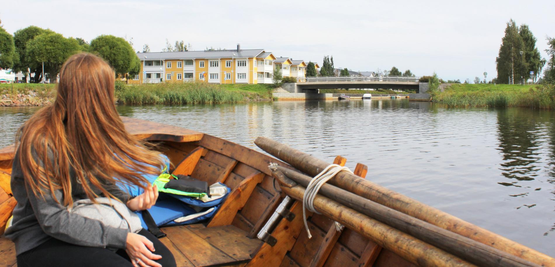 Girl in a boat at Kauneuskanava.