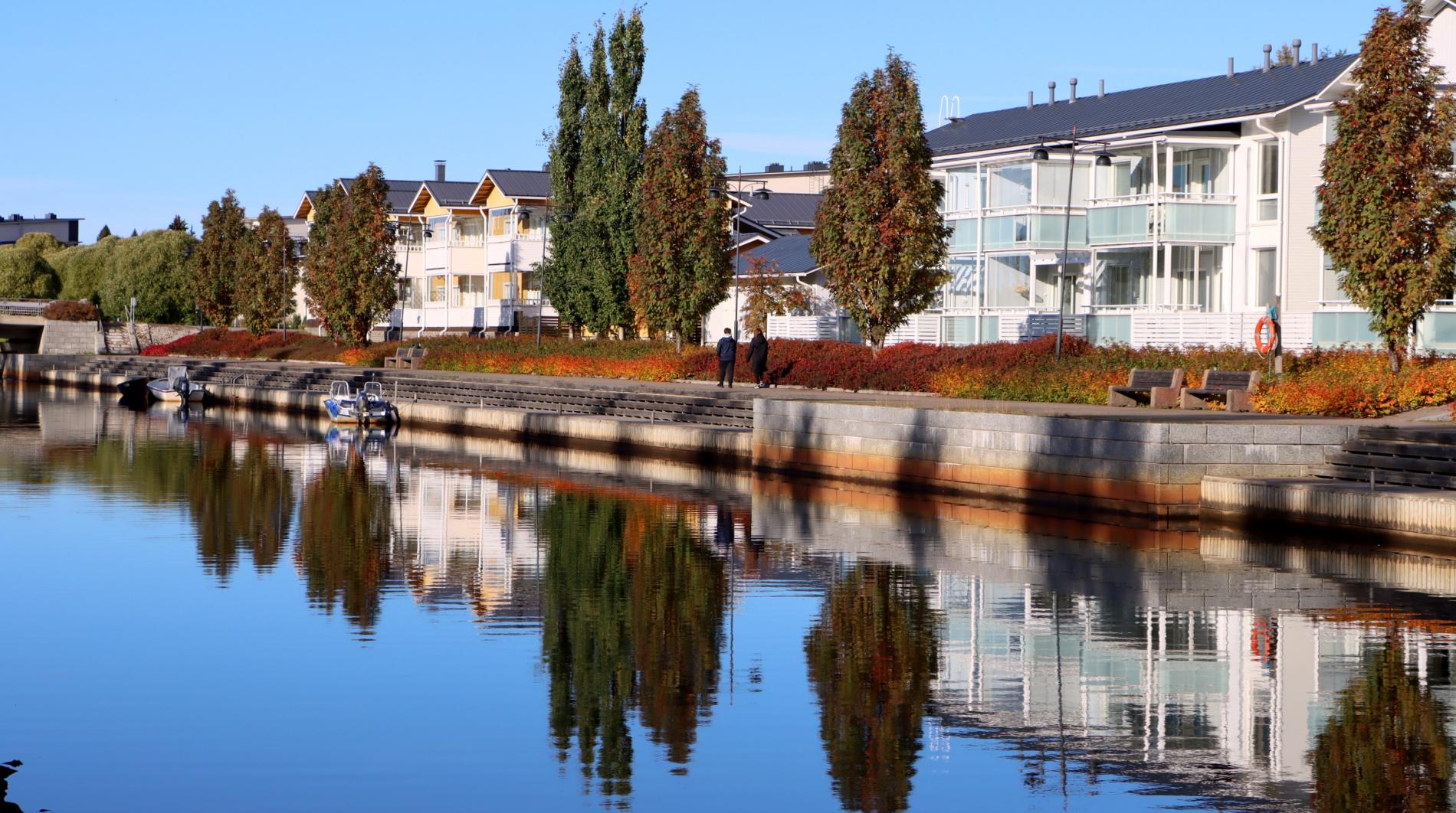 Balcony access blocks by the Kauneuskanava canal in the autumn.