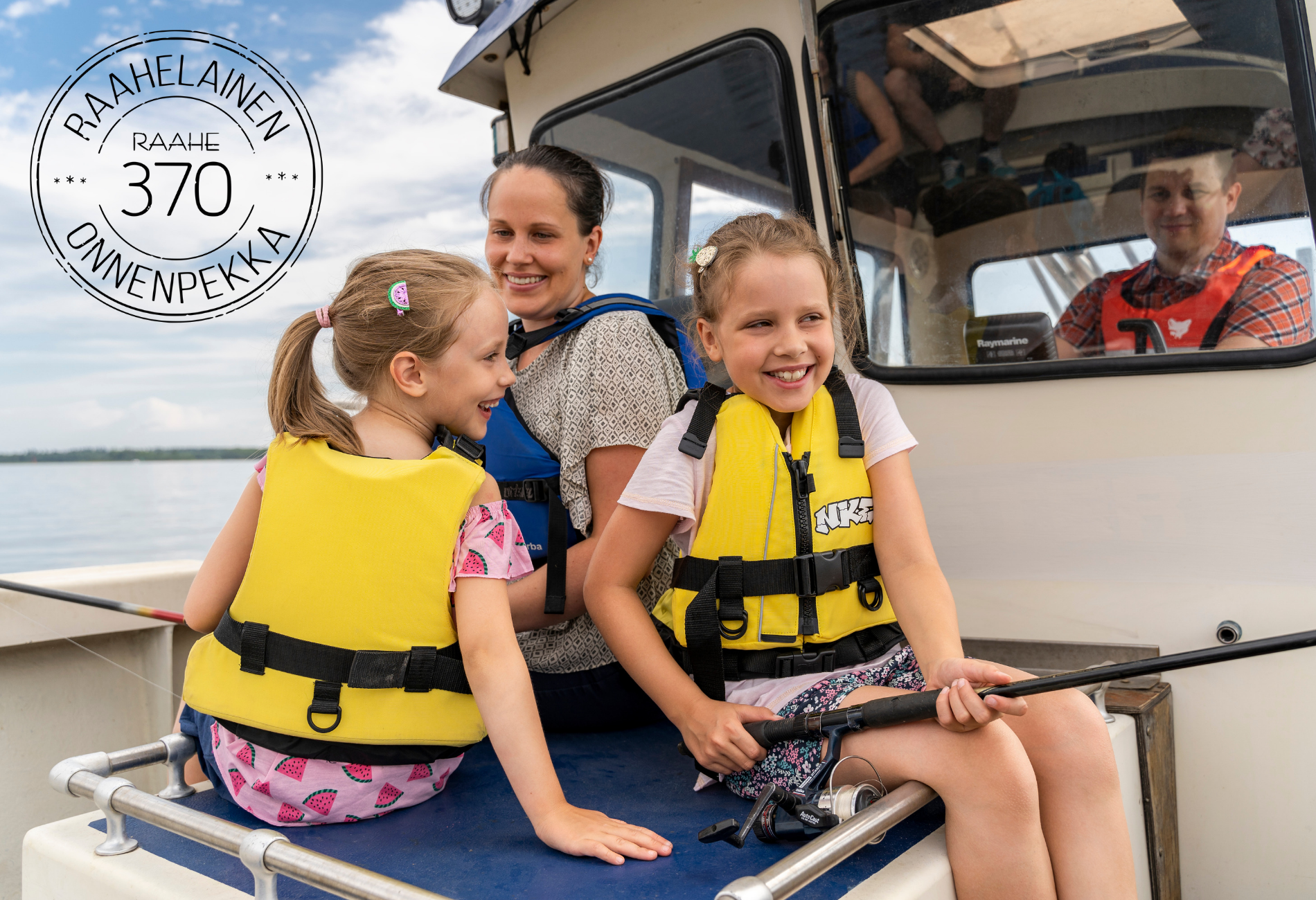 Perhe merellä. Kuva: Tiina Lämsä.