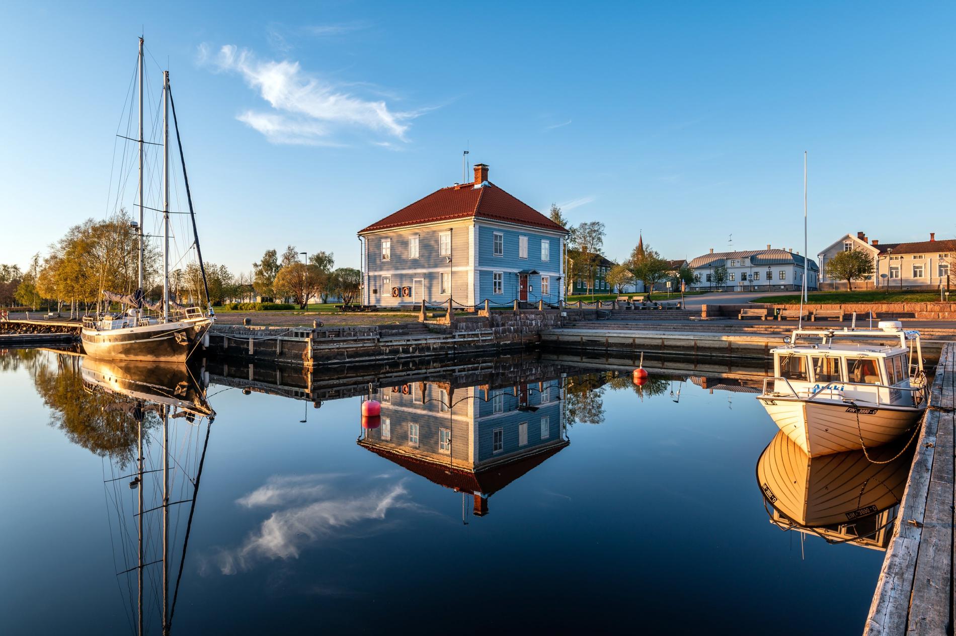 Early summer evening on the shore of the Packhouse Museum.