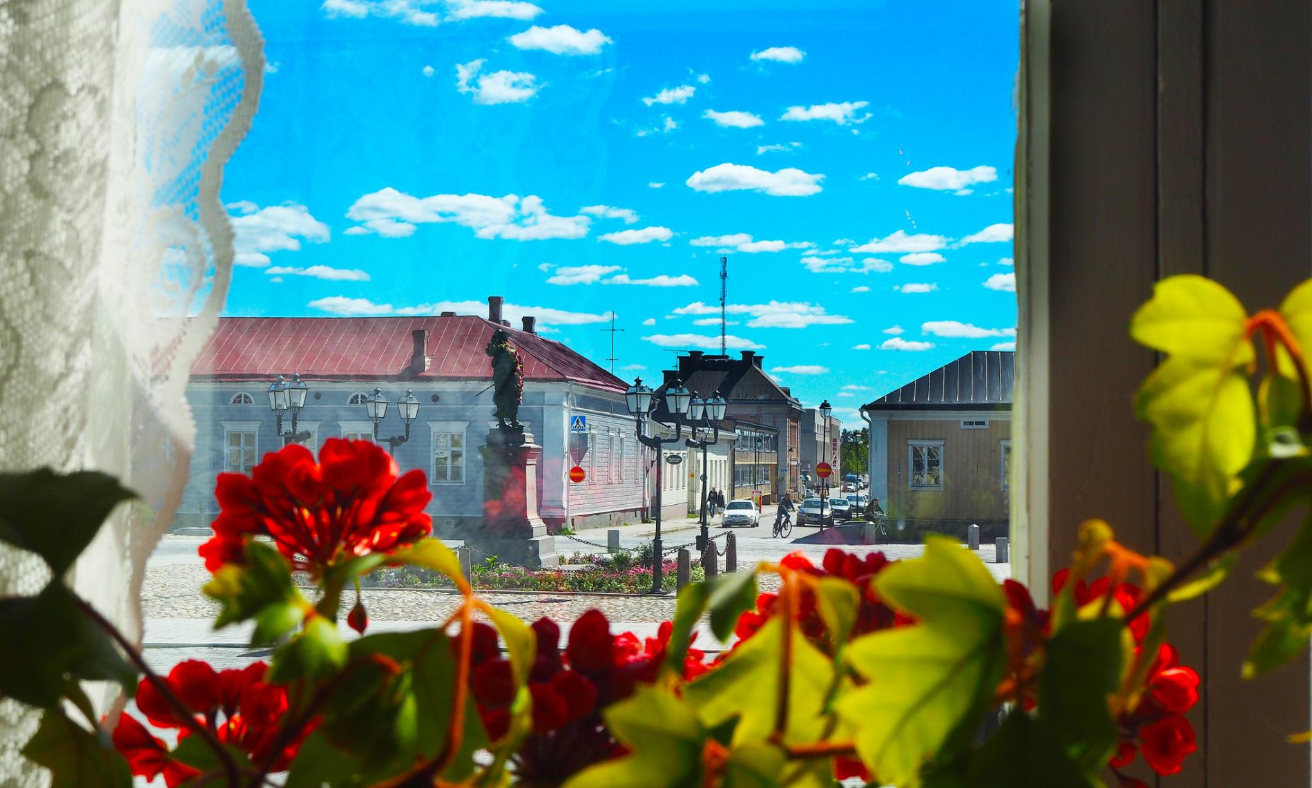 Utsikt över Pekkator från fönstret på Langs Handelshall.